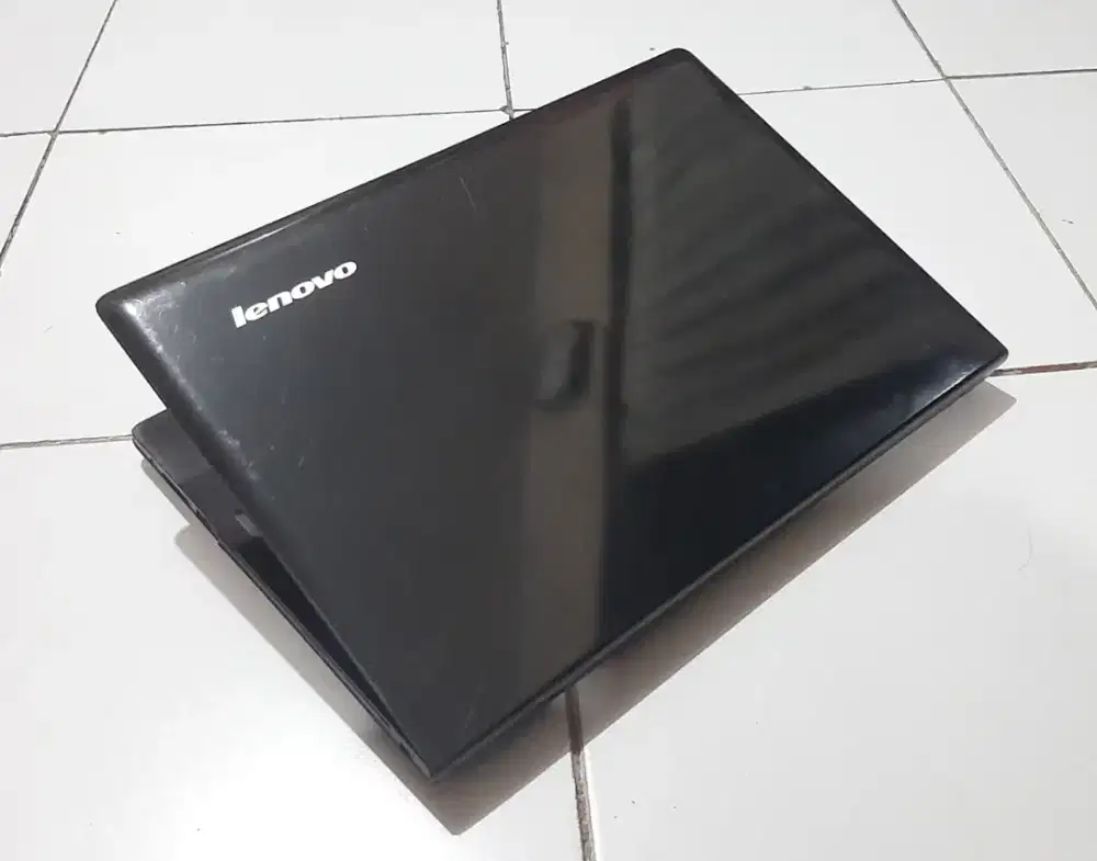Laptop Lenovo AMD A8 Ram 4gb Normal Baterai Ok