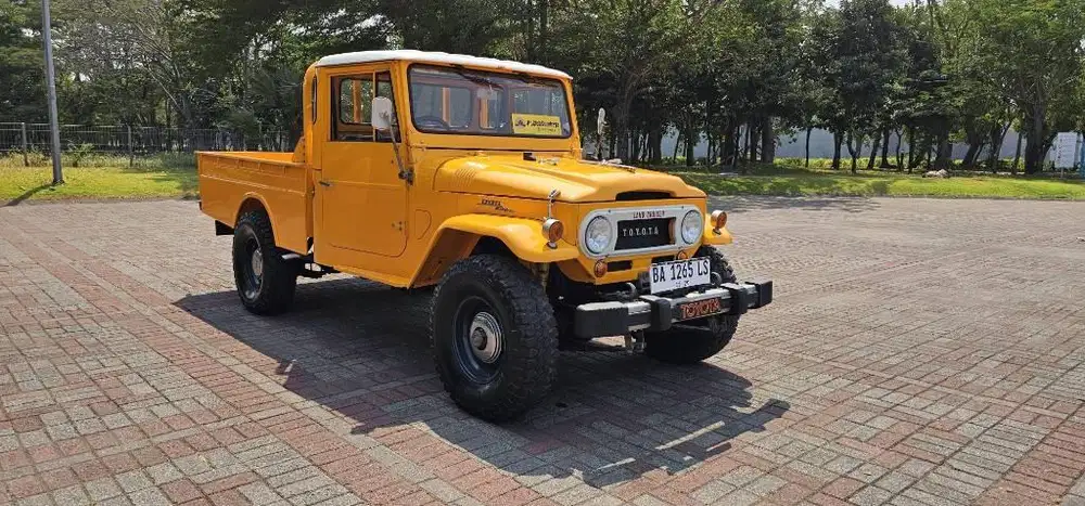 Hartop Pickup 4x4 th 1972 Diesel 4Speed maju,AC,PS,Rem Cakram Antik