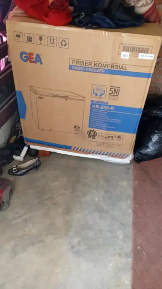dijual cepat frezer gea Ab 208R 210 liter