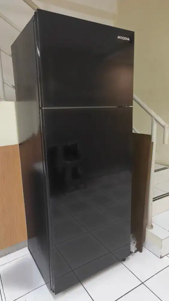Kulkas Jumbo 2 Pintu Modena 530lt