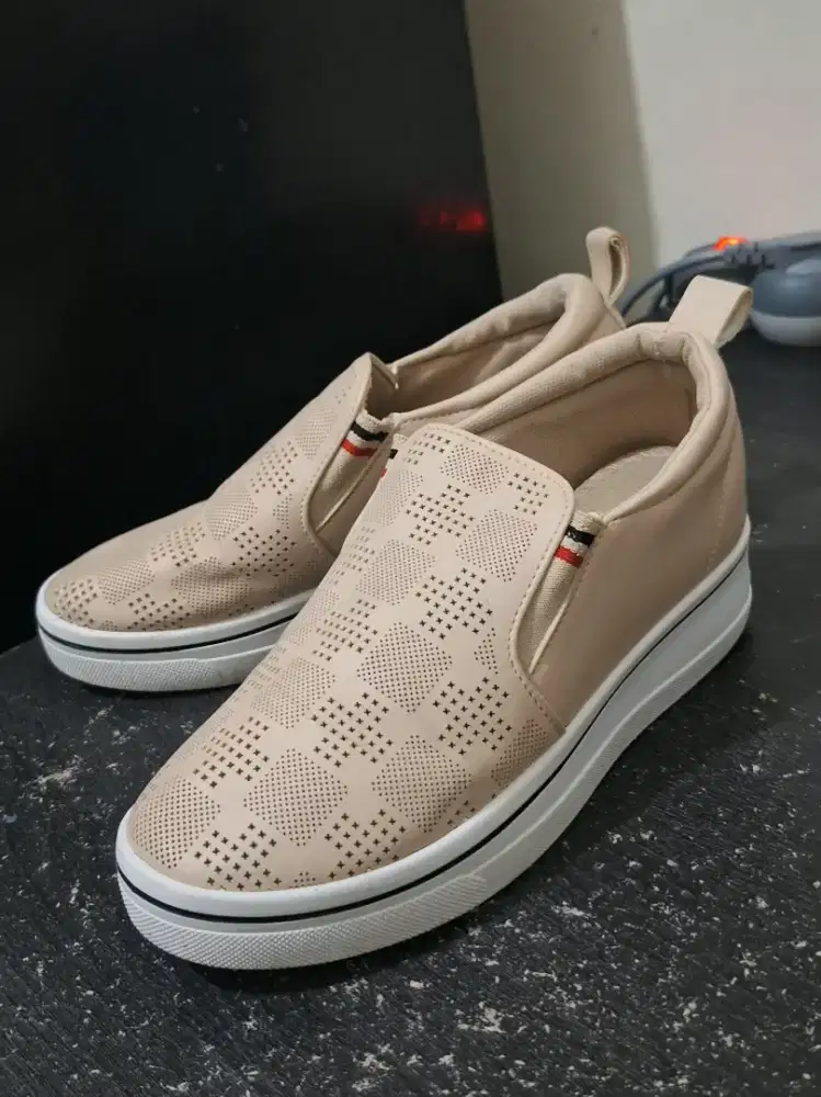 Sepatu Slip On Wedges STEVE & CO Size 38 Like New - Surabaya Pusat
