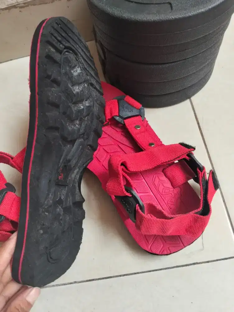 Sandal gunung Merk arsy