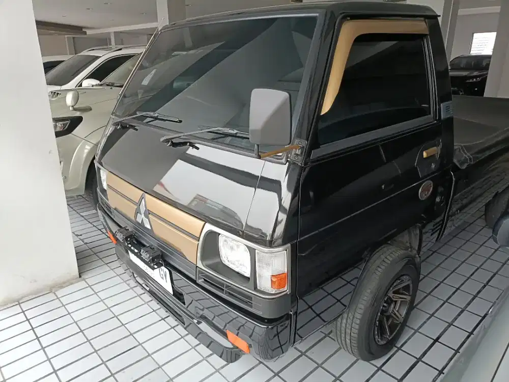 Mitsubishi L300 Pick Up