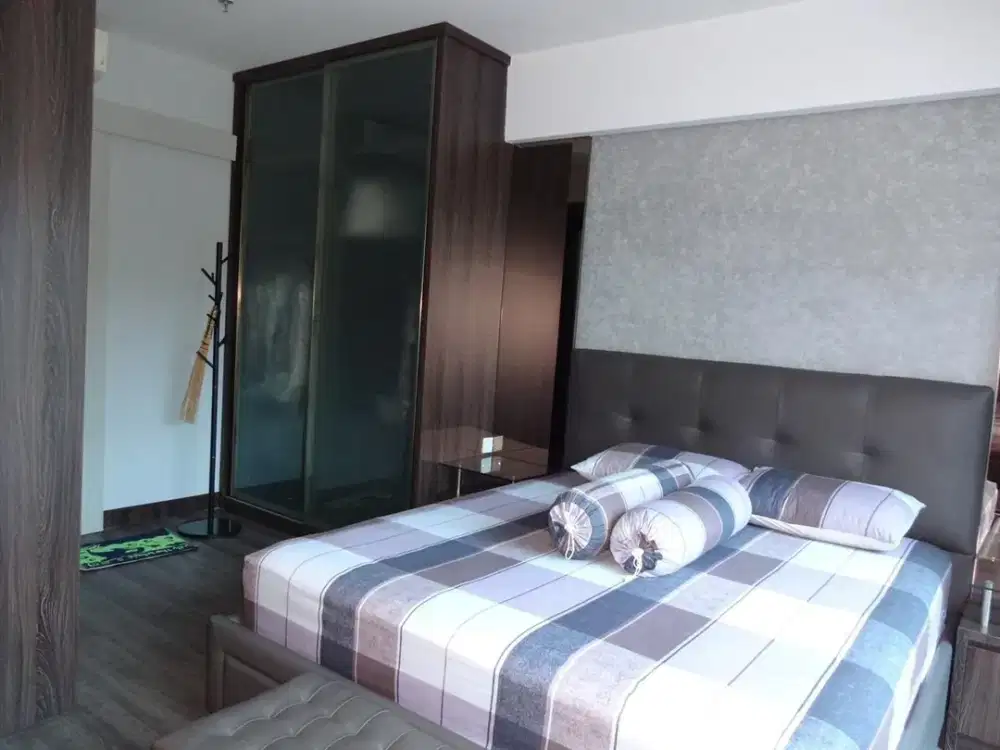 Apartemen La Riz Mansion Akses Langsung ke Pakuwon Mall , Full Furnish Premium Listrik 8800 watt View Pool
