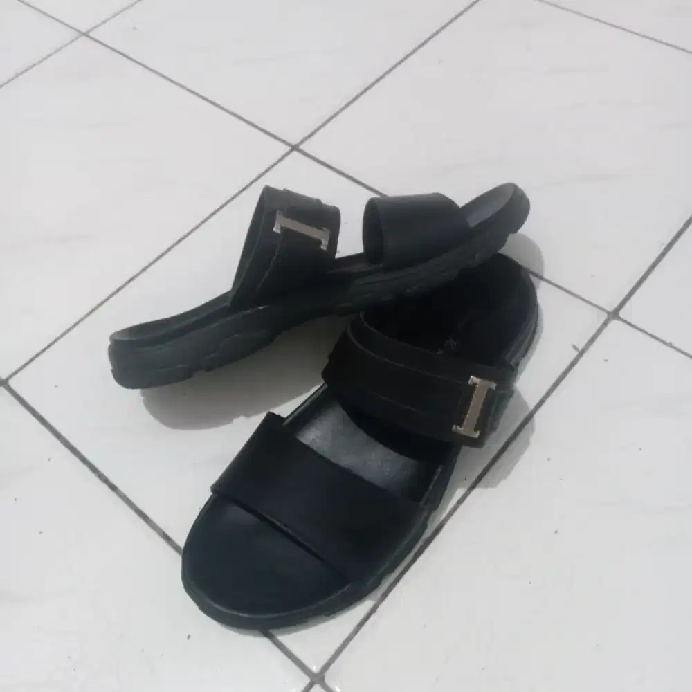 Sendal Yongki Komaladi 43 Sandal Ukuran 43