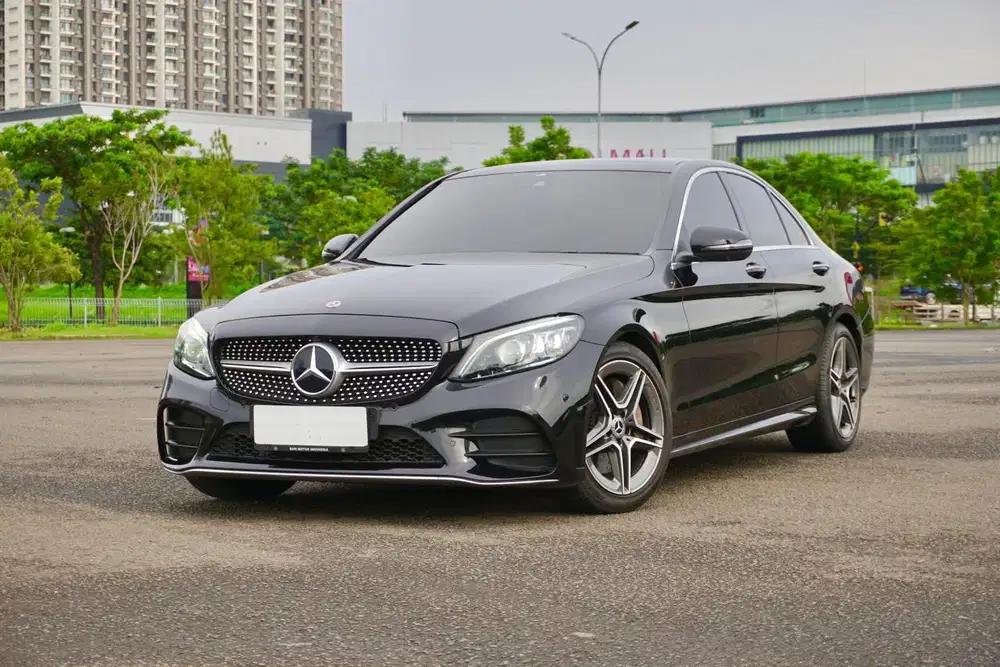 Mercedes Benz C300  W205 Facelift AMG 2019 Hitam DP Ringan Terawat