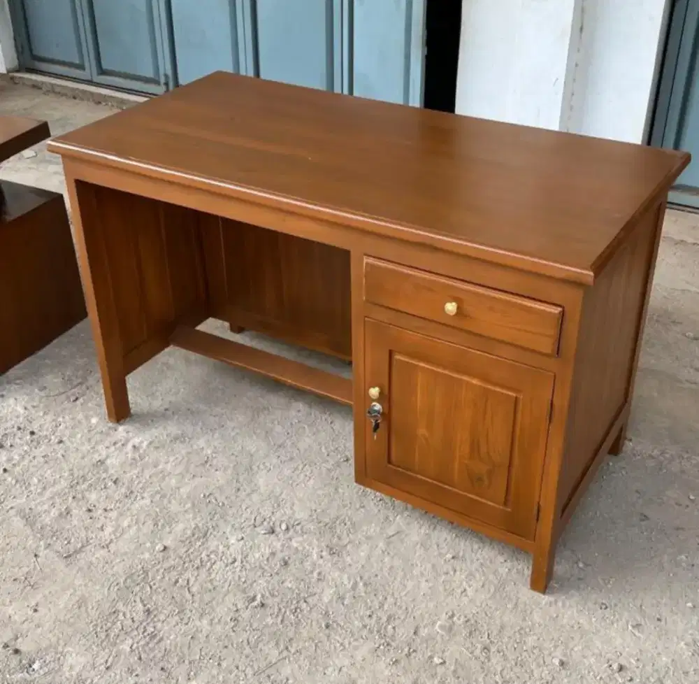 Meja kantor jati