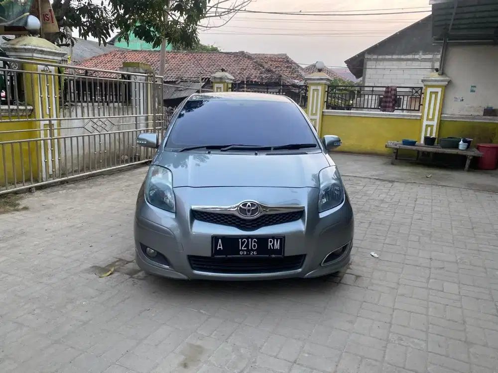 jual yaris e metik 2009