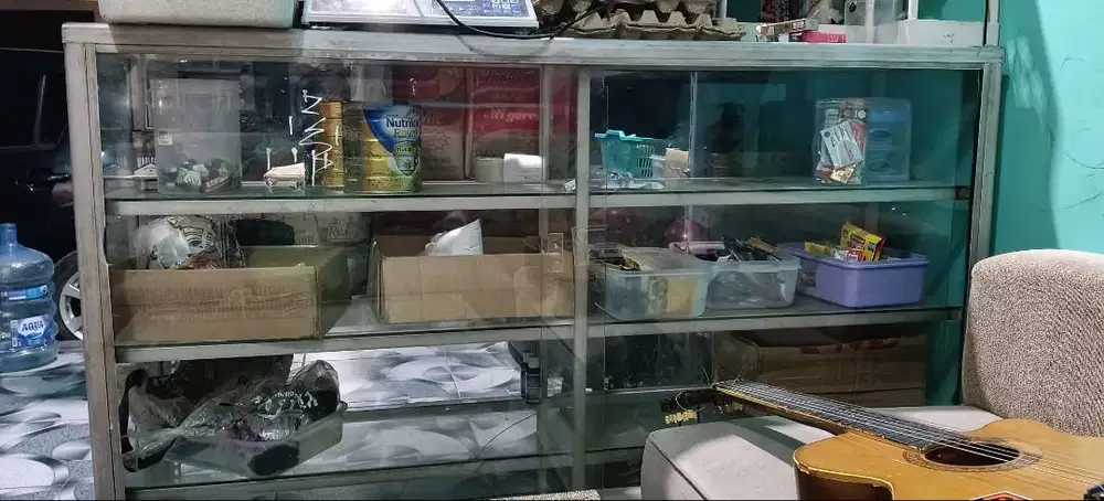 “Etalase Kaca Bekas untuk Warung/Toko