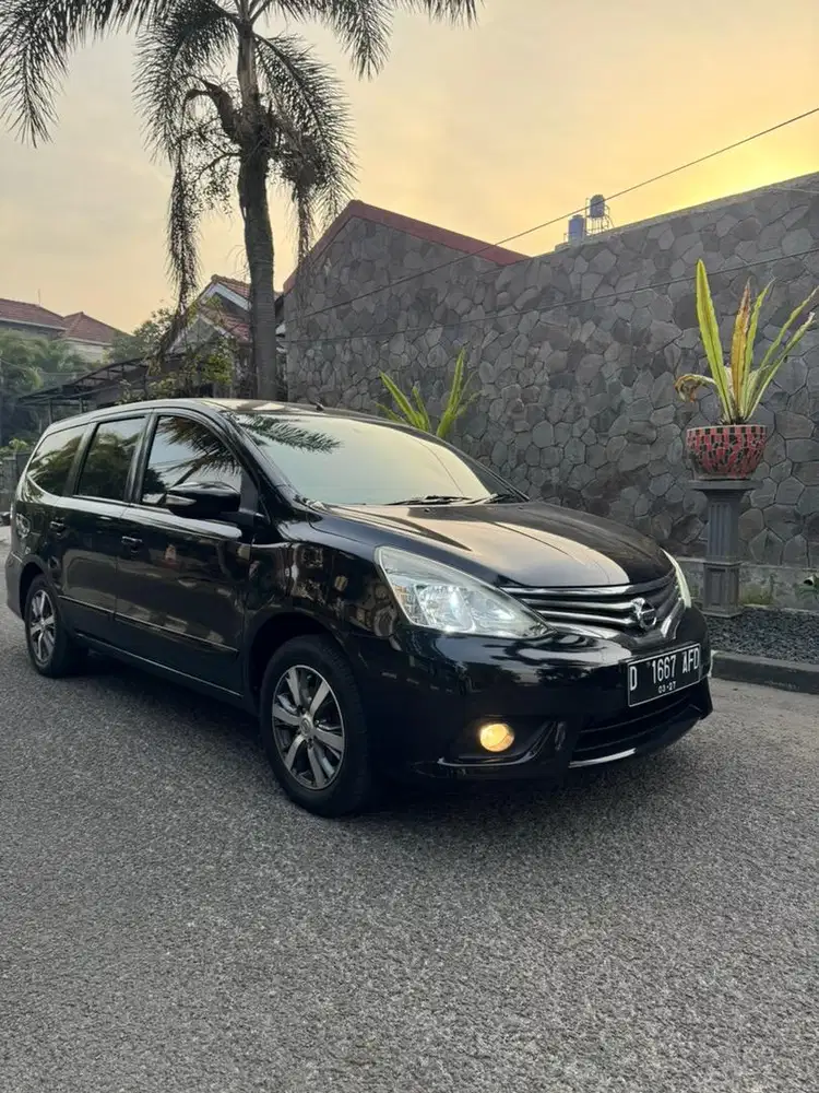Lowkm72rb-Nissan Livina XV Automatic 2017