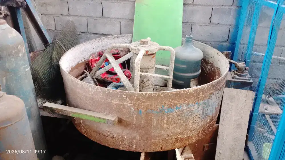 Alat cetak paving