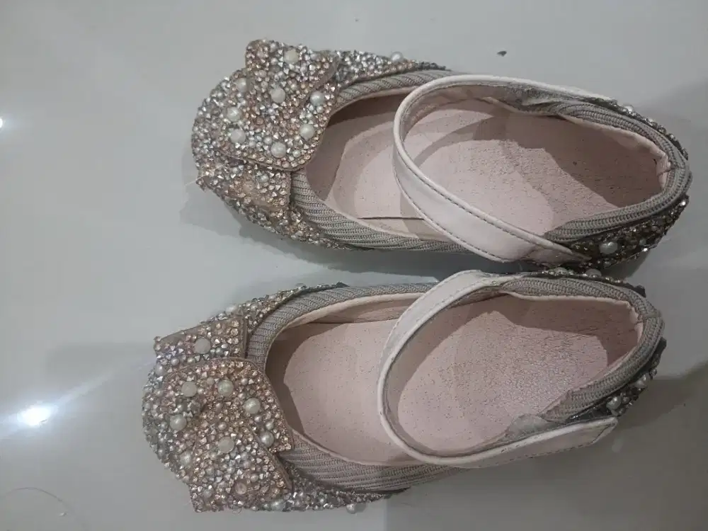 Sepatu pesta ank no 30