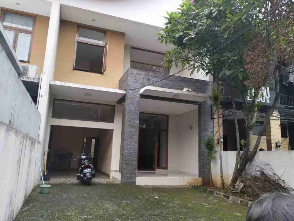 Rumah Townhouse 3 Lantai Siap Huni di Kemang Utara, Jakarta Selatan