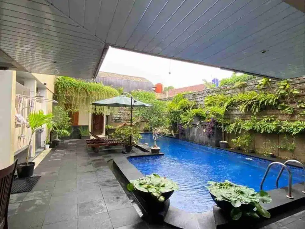 Rumah Bintaro Sektor 3 ada Kolam Renang Pribadi
