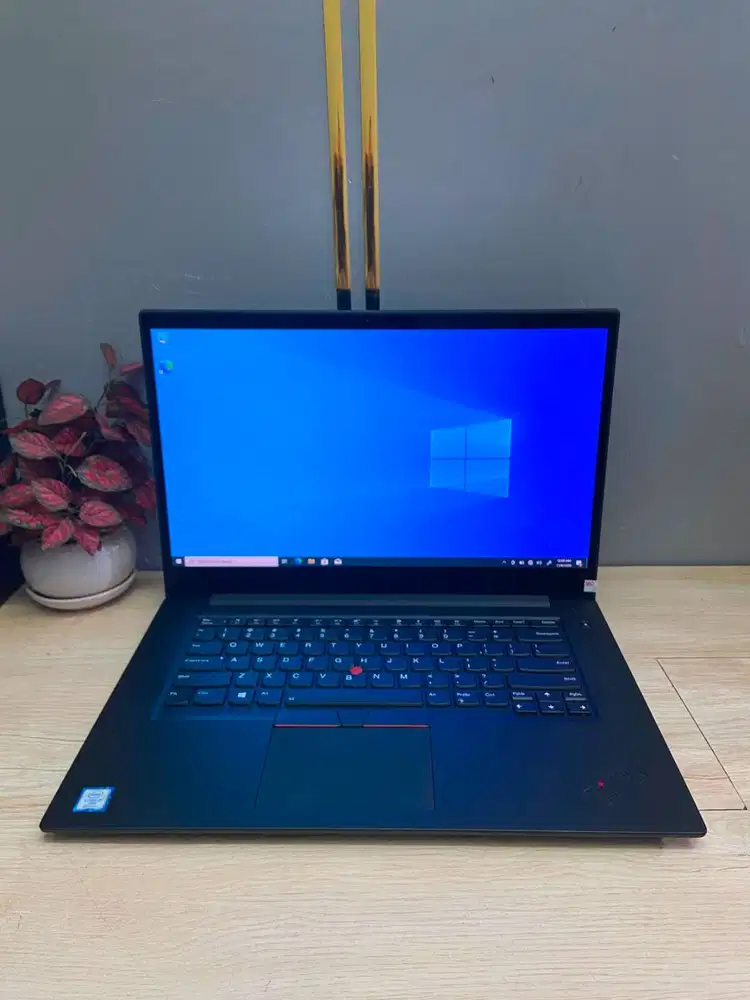 Lenovo P1 I7 gen8 32gb SSD 512 layar 15inc 4K DOUBLE VGA NVIDIA U