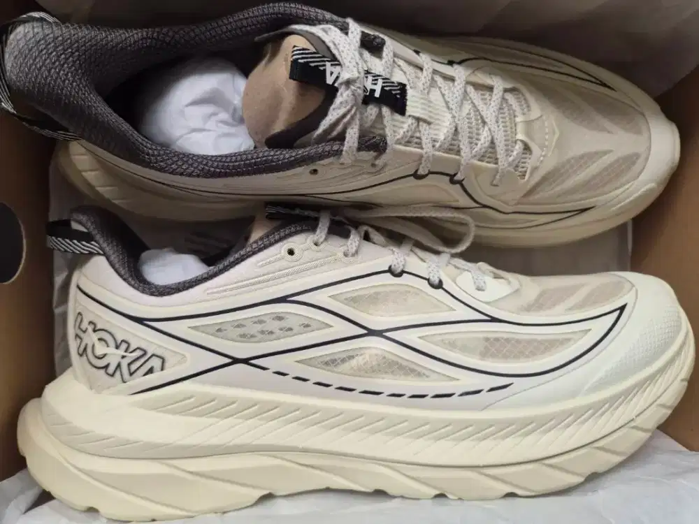 Sepatu Hoka Mach Remastered