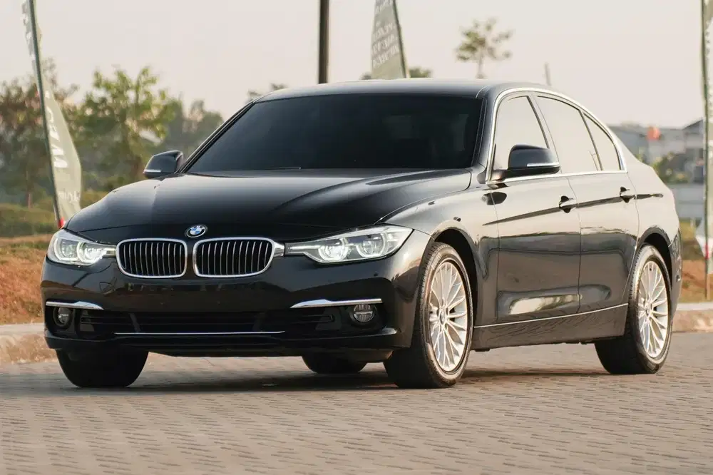 Pride Power Attitude! BMW 320i Luxury 2018 Black Warranty cla200 c200
