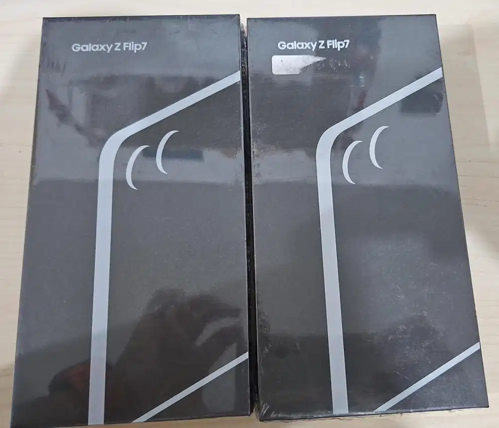 Dijual Samsung Flip 7 12/512 GB Baru Gress
