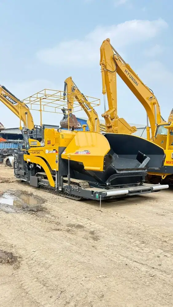 Asphalt Finisher Sumitomo HA60C-8. Wide 6 mtr. Track type. Ex Japan !