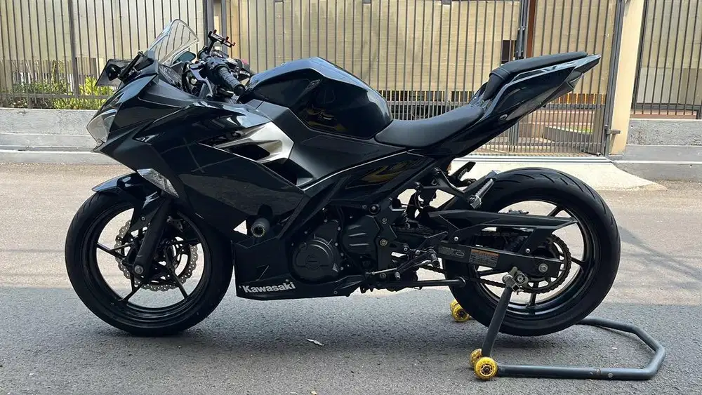 Kawasaki Ninja 250 th 2019 2-silinder hitam