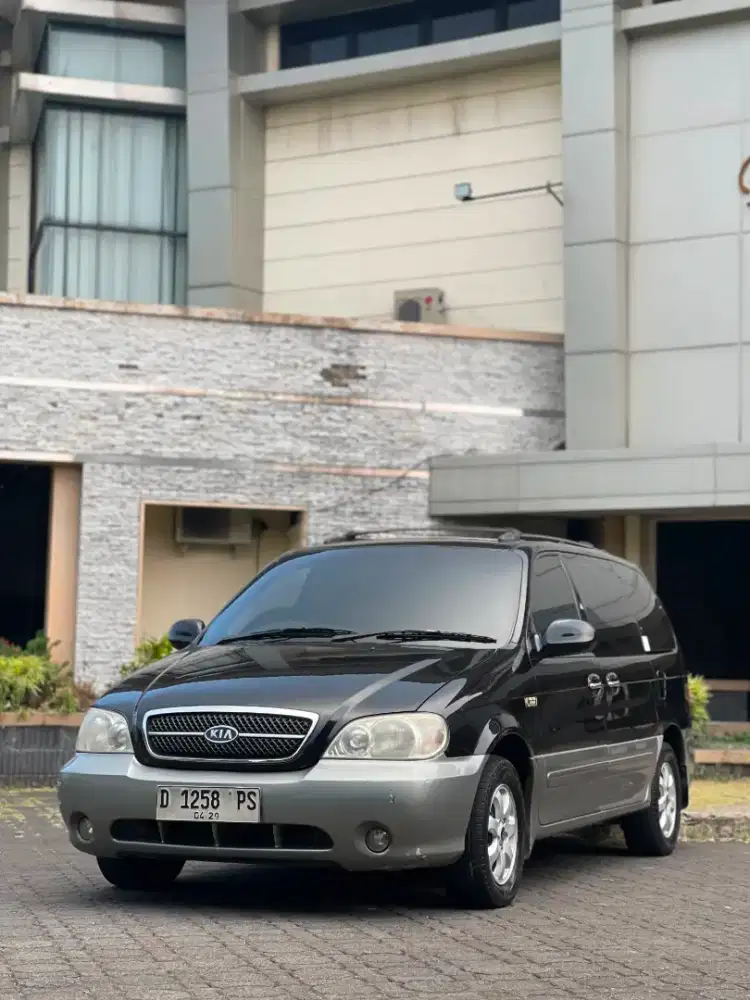KIA SEDONA BENSIN AT 2004 (D) ISTIMEWA