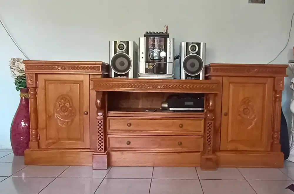 Lemari kayu jati atau meja tv