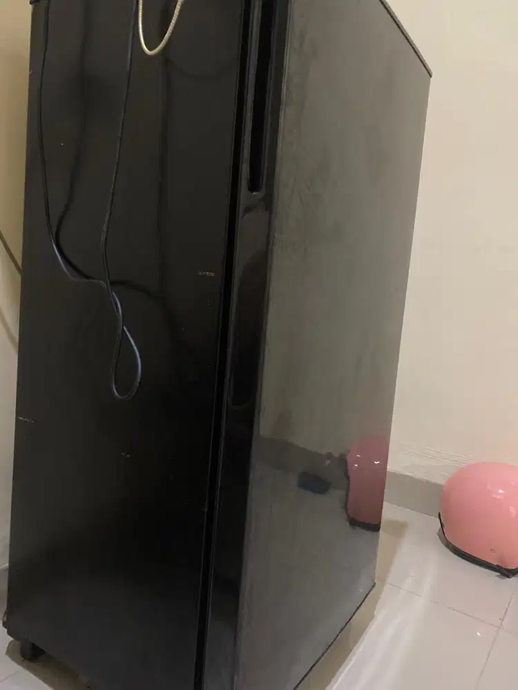 Kulkas 1 pintu merk aqua