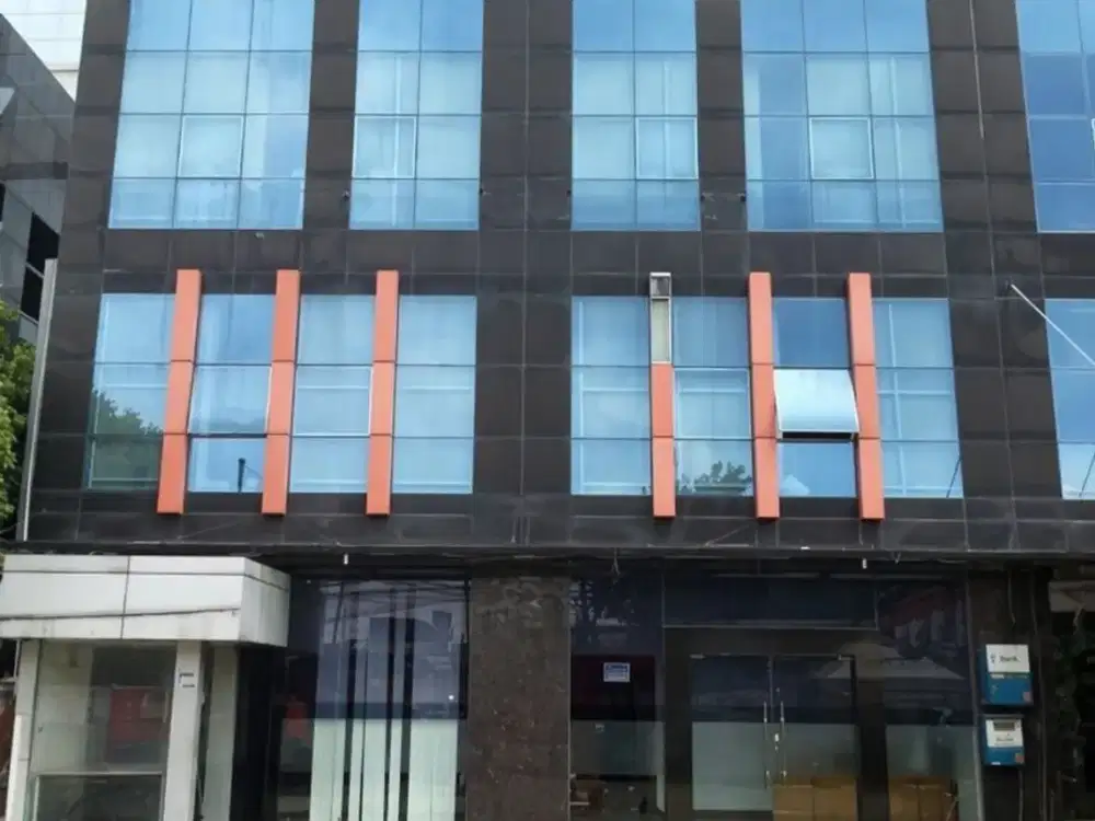 DI SEWA DAN JUAL RUKO LUAS PINGGIR JALAN  COCOK UNTUK OFFICE DAERAH KEBON JERUK