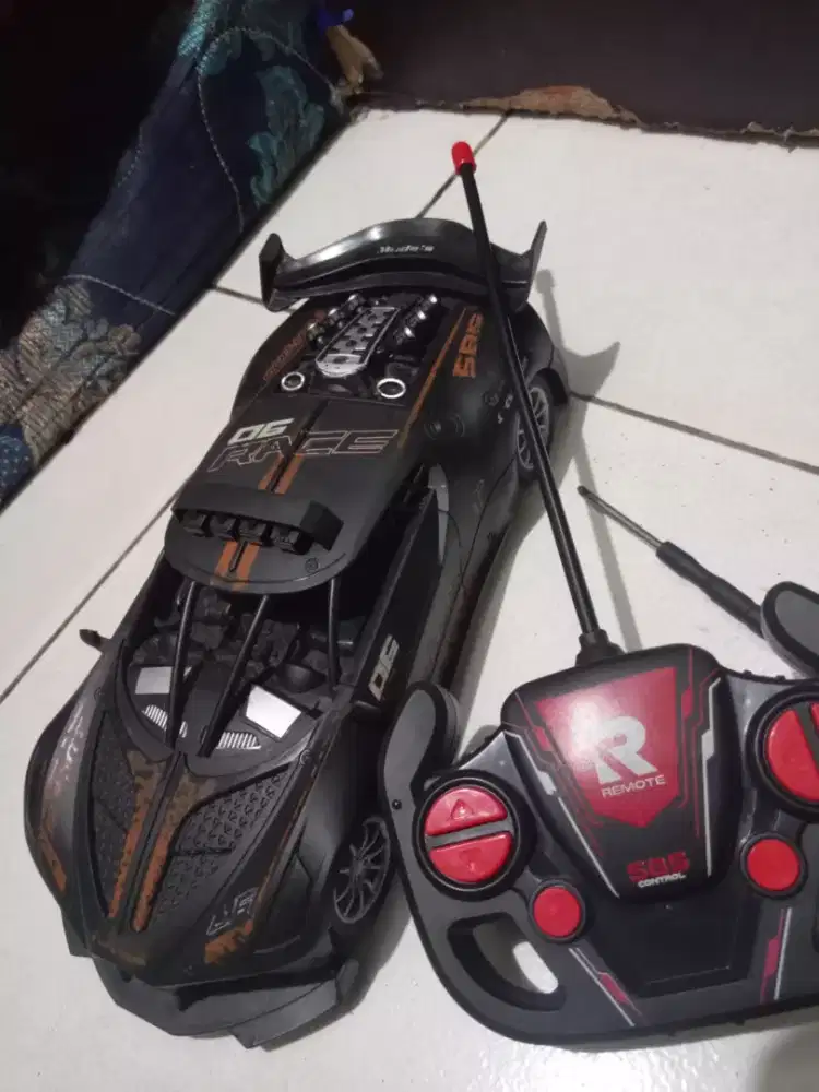 Mobil remot anak batre di cas awet kencang mulus