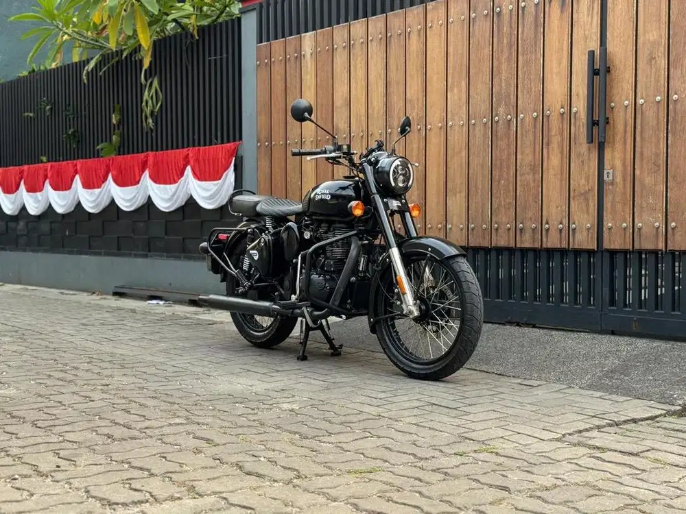 ROYAL ENFIELD CLASSIC 500 ABS STEALTH BLACK FULL PAPER STREET TRIUMPH