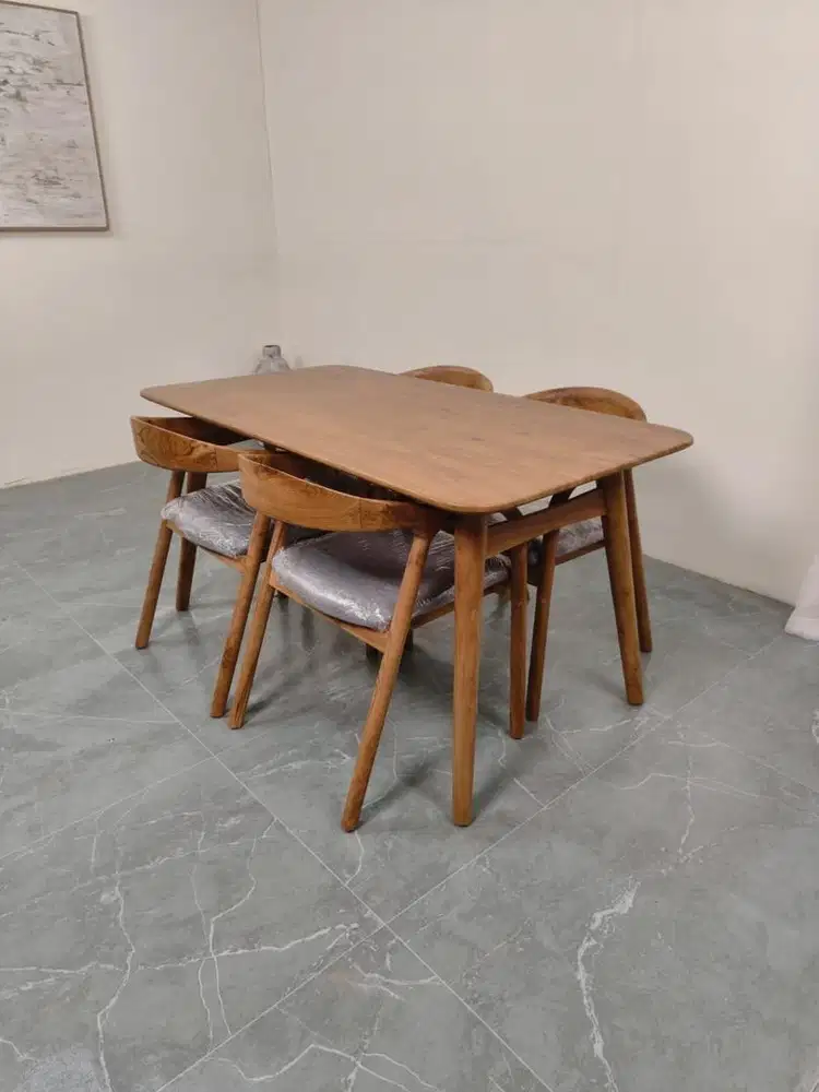 Dijual : satu set meja makan kayu jati