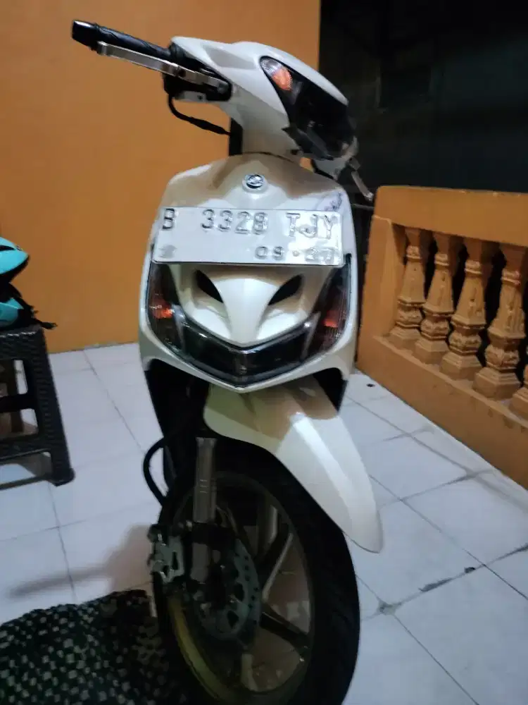 MIO SMILE PUTIH
