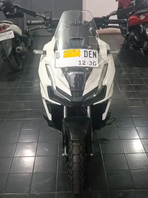 Honda Adv 160 CBS 2025 - KM 200 perak