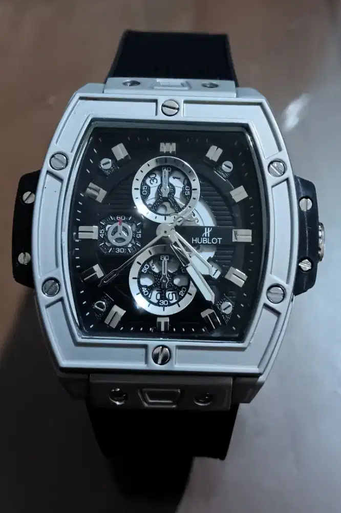 Jam tangan HUBLOT