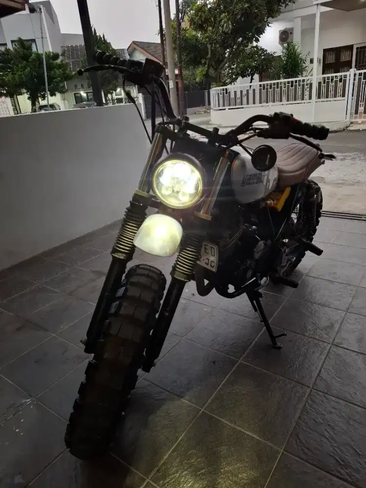 YAMAHA SCORPIO 2005 / Motor Custom Tracker