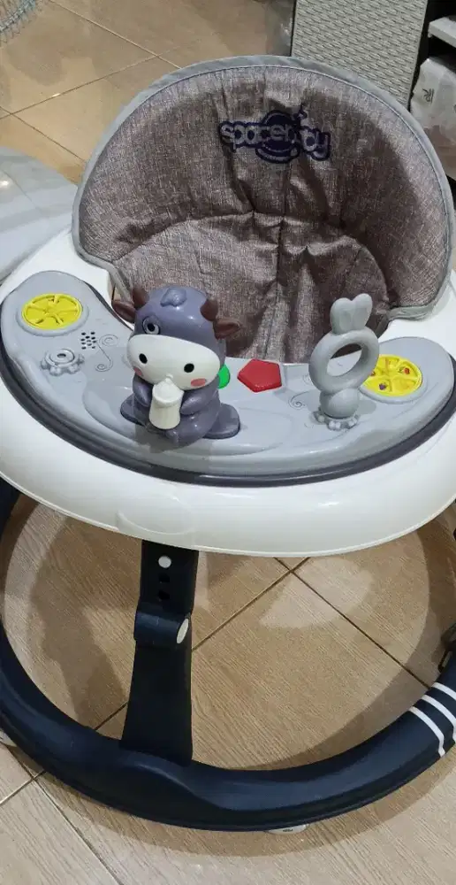 ​[PRELOVED] Baby Walker Spacebaby Character Series (Sapi Minum Cucu)
