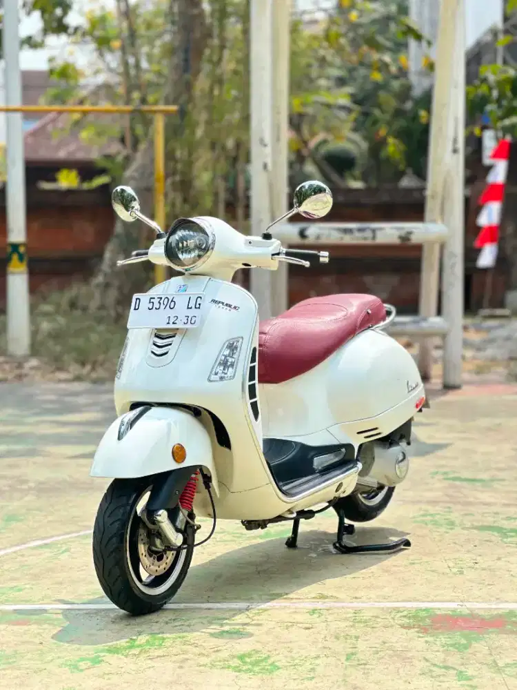 DIJUAL PIAGGIO VESPA GTS 150 3V THN 2015 PERFECT CONDITION