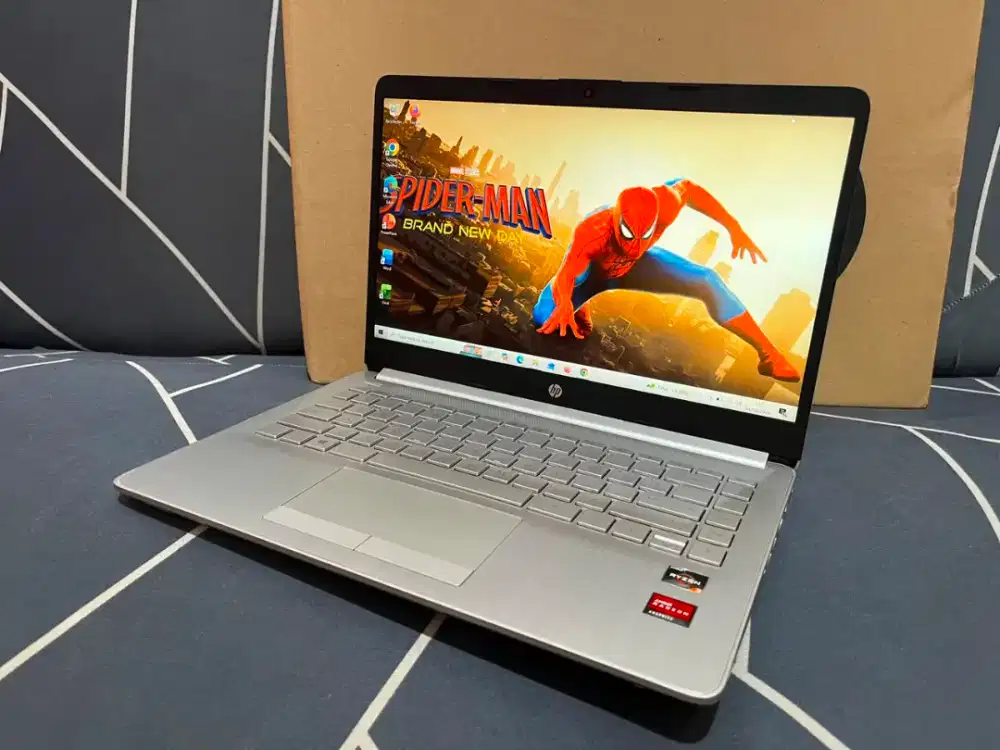 Hp 14s mulus 
Ryzeb 3 3250u 
Ram 8gb 
Ssd 256gb