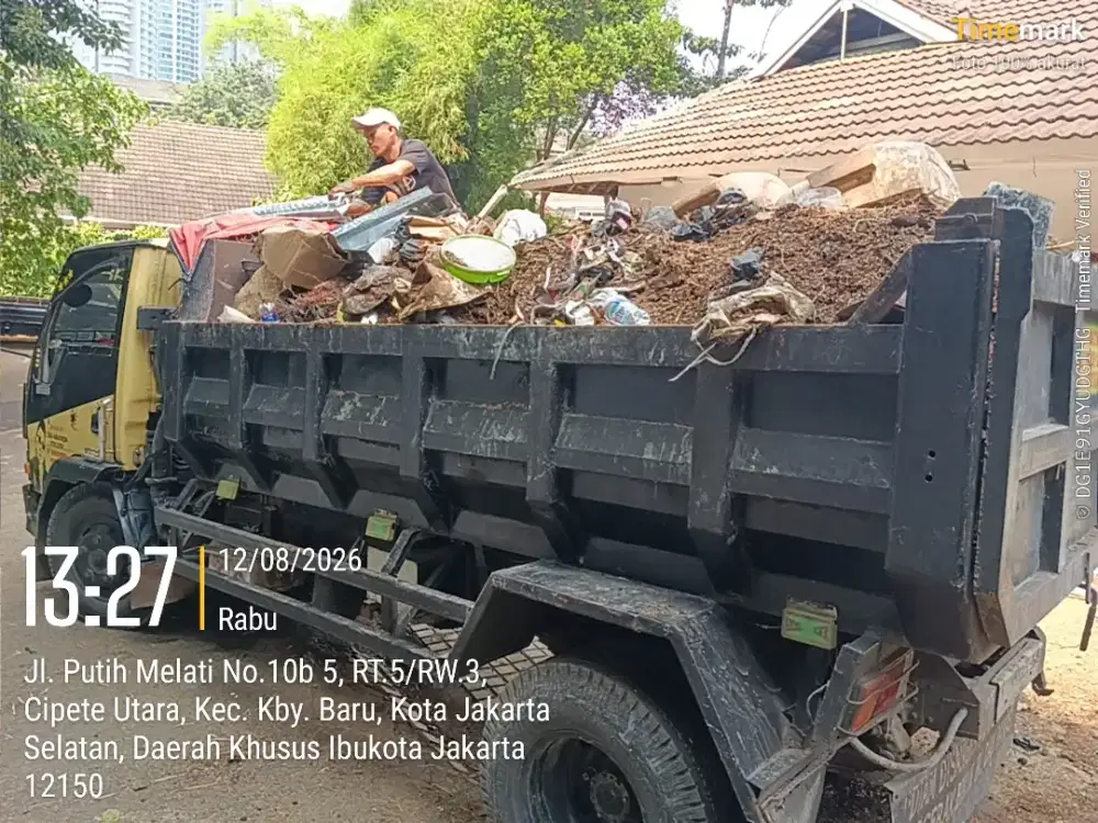 Jasa buang puing dan urugan