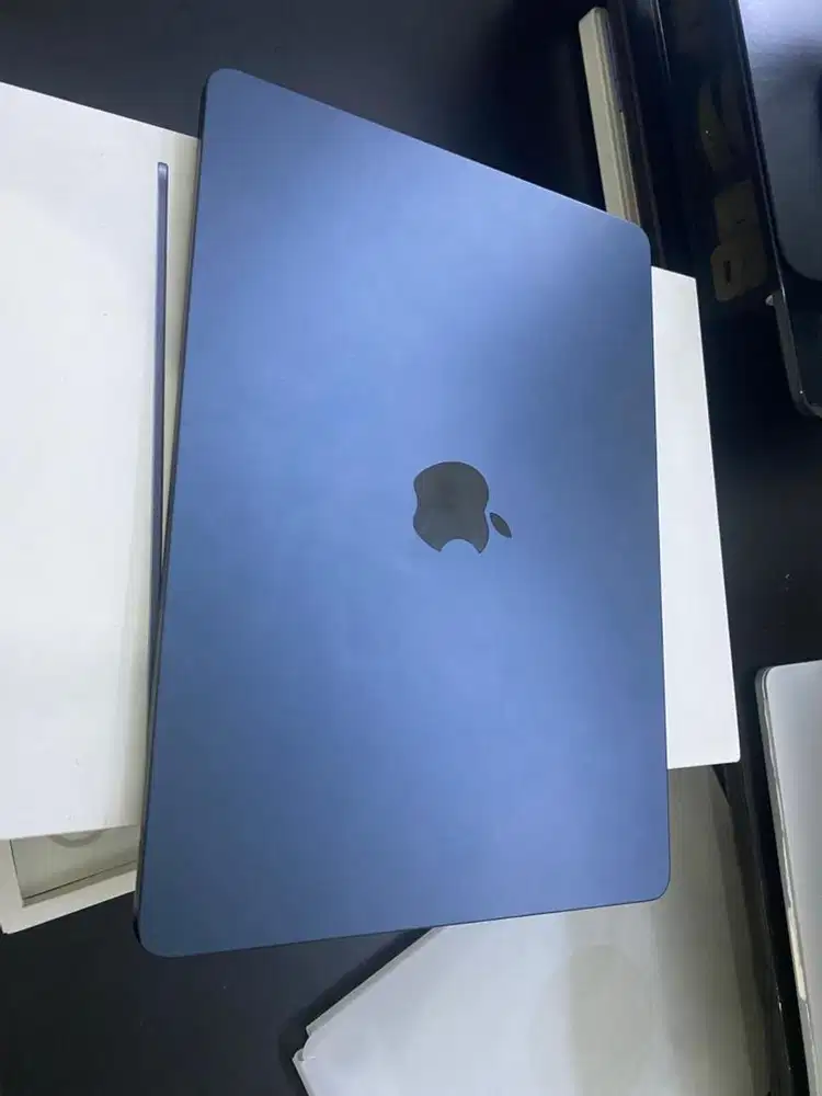 Laptop Macbook m2 8/512 mulus like new
