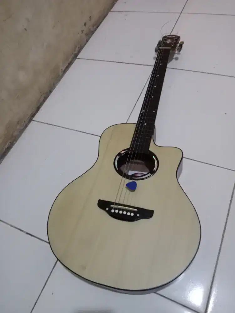 Gitar jarang dipake