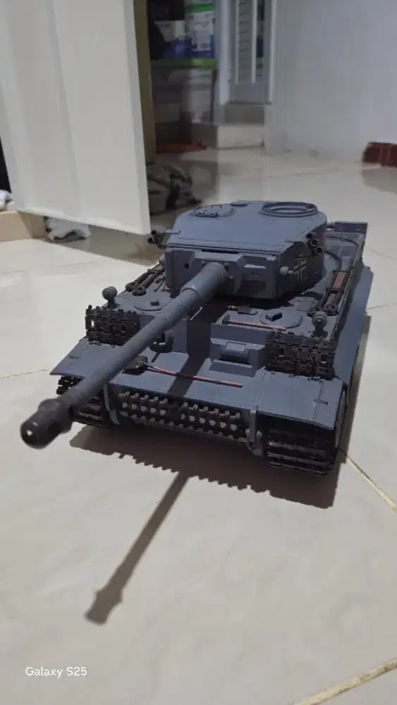 RC Tank Heng Long German Tiger I Scale 1/16 2.4GHz (Full Functional)
