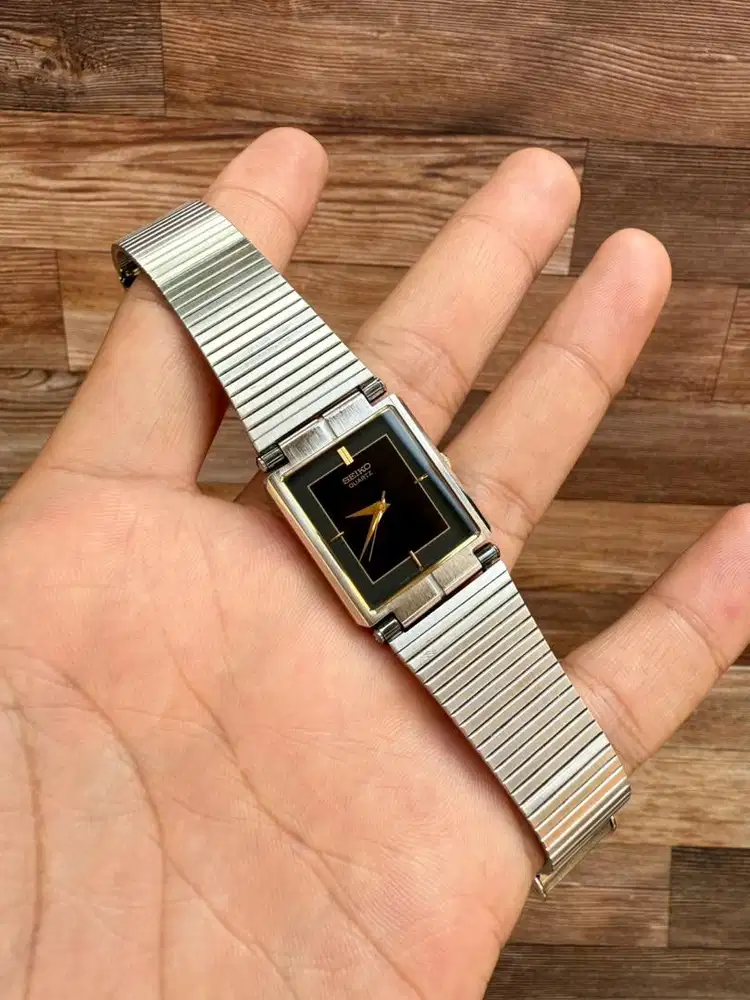 seiko tank black dial st steel