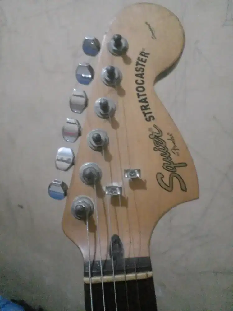 Gitar squier standart lawas