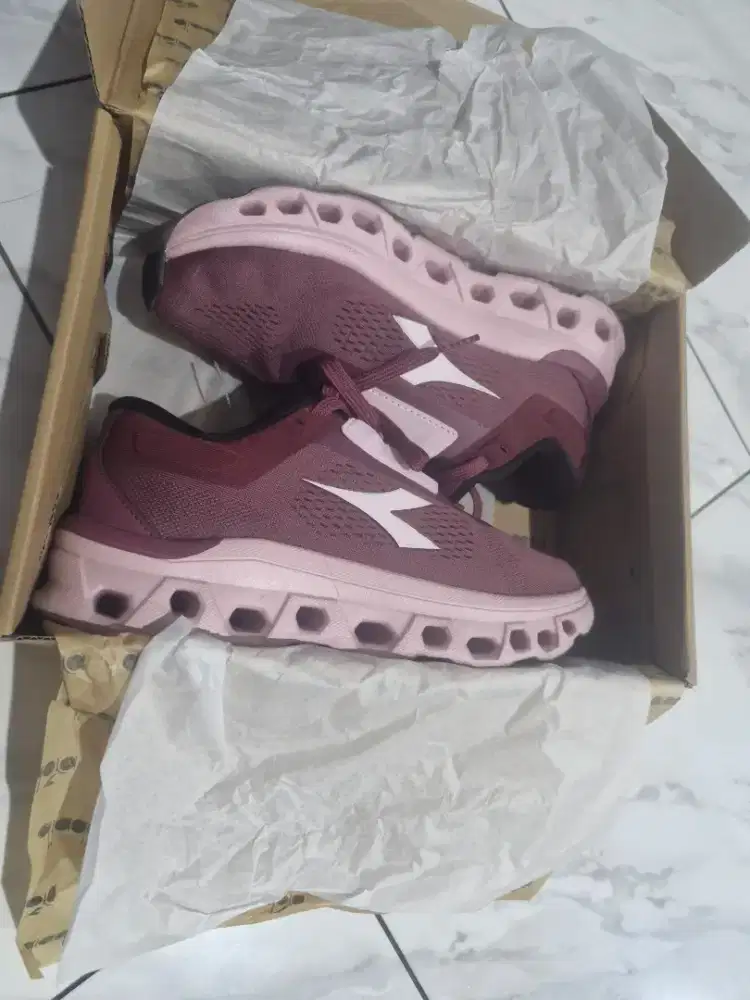 Sepatu Sneacheer diadora UK 38