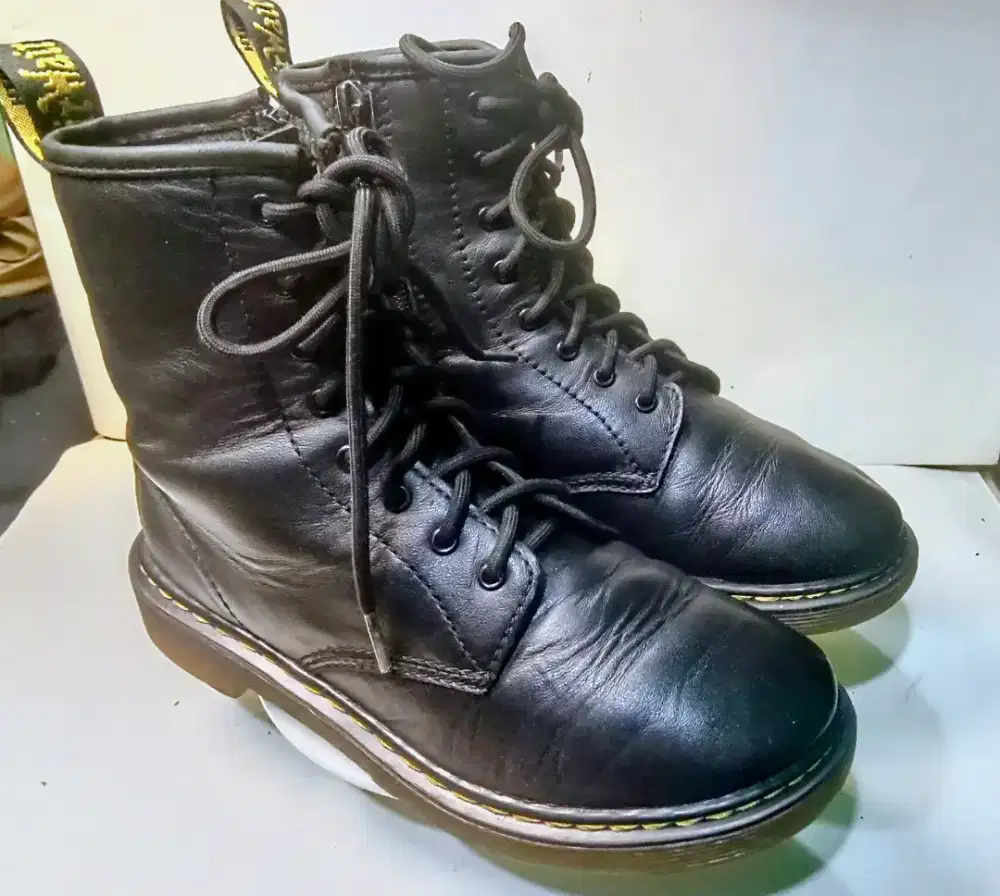 Size 37 - Dr. Martens - Sepatu Unisex Casual Kulit Keren Kekinian