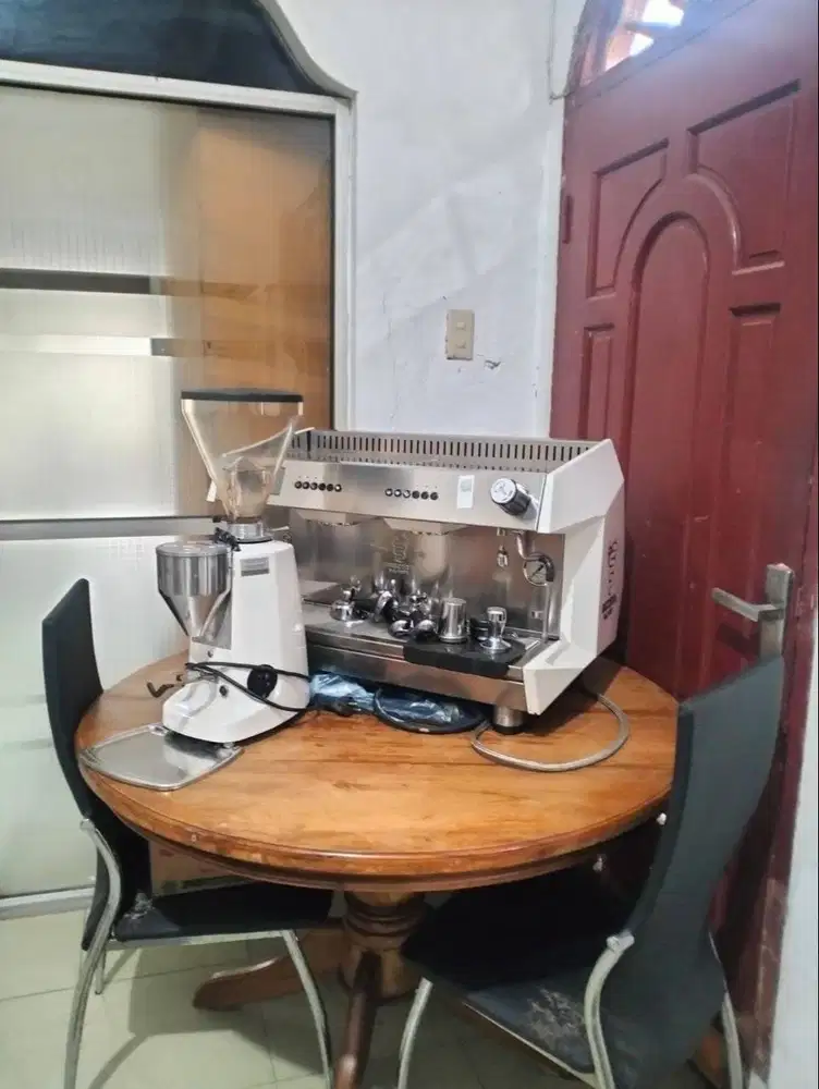Mesin Espresso dan Grinder