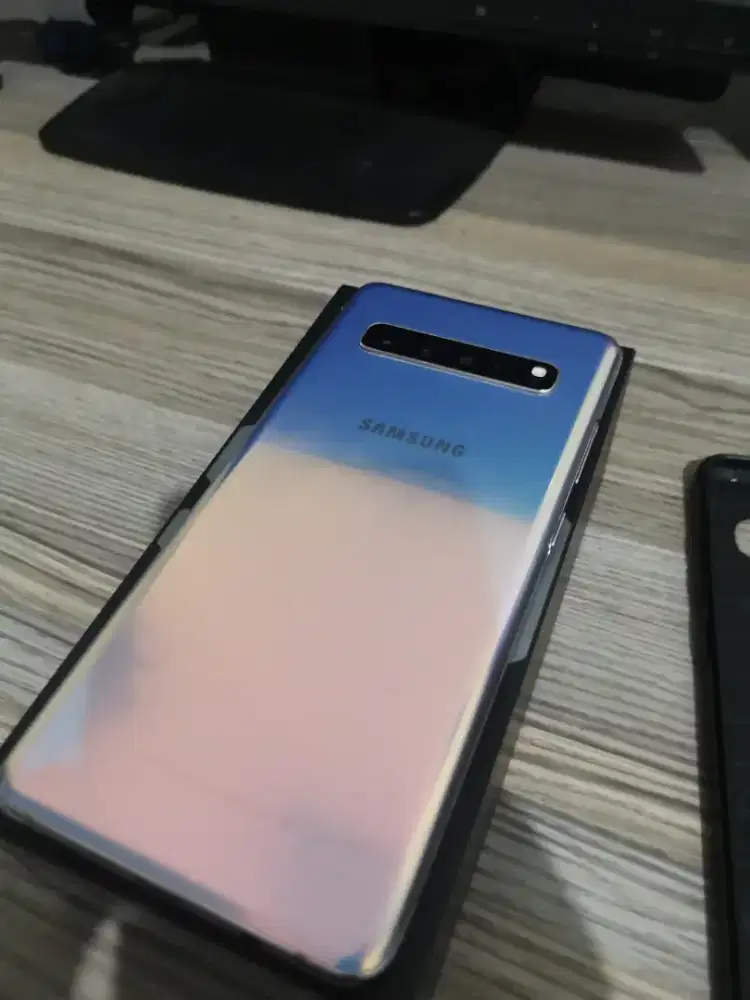 Samsung S10 versi 5G 8/512