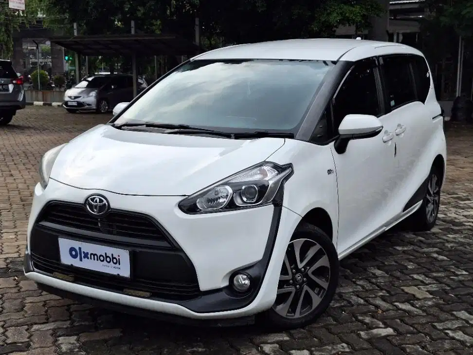 Cash dan Credit Toyota Sienta MT 2018 TIU