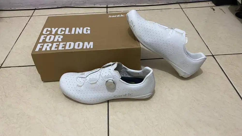 Sepatu Road Bike Santic Cleat size 44